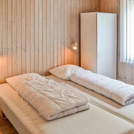 度假居 4 Bedroom Amazing In Lokken
