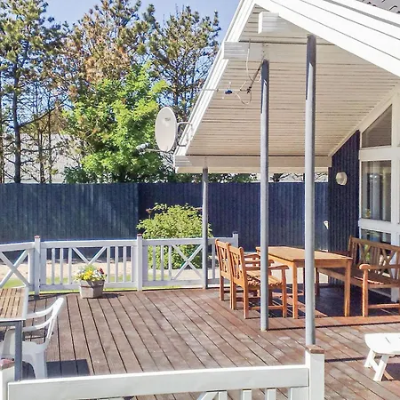 4 Bedroom Amazing In Lokken * Gronhoj (Nordjylland)